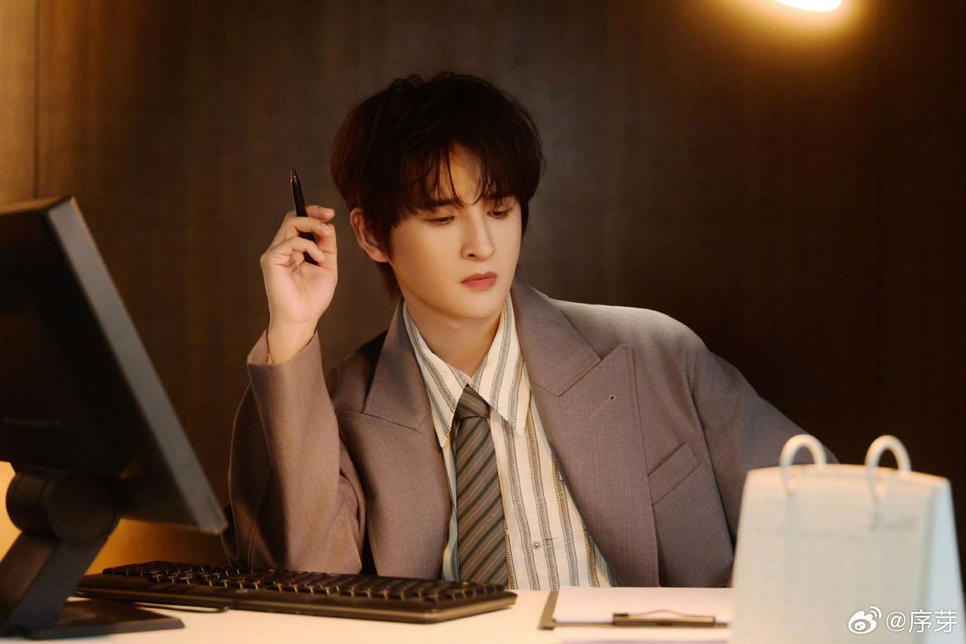 张远人生就是一会火一会没活张远真的是综艺金句制造机，随便一句话都能戳中人心，人生