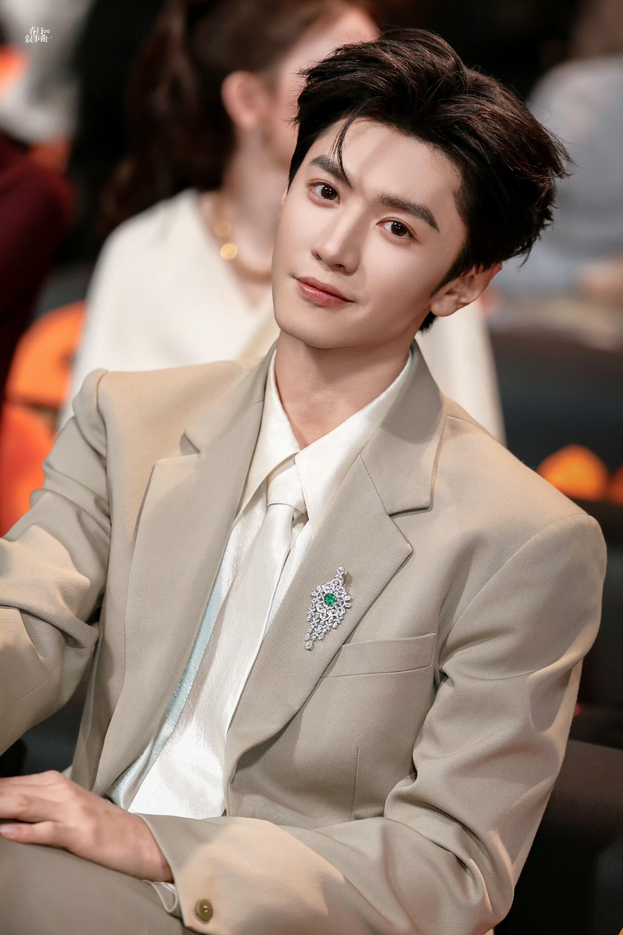 陈哲远这下真是欧巴了对于帅的人一点抵抗力都没有 