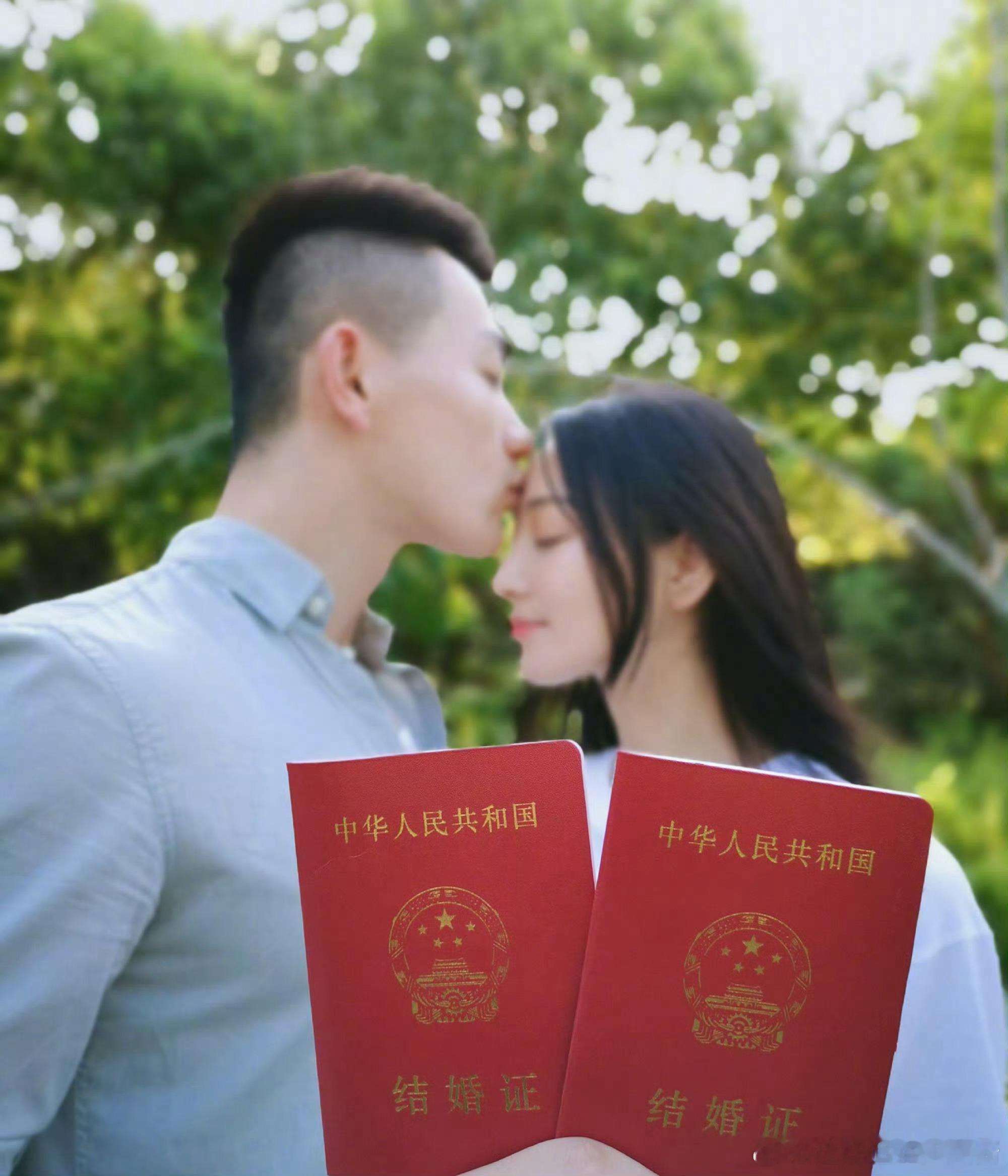 张馨予晒求婚视频  好幸福啊，祝福[哇][哇][哇] 