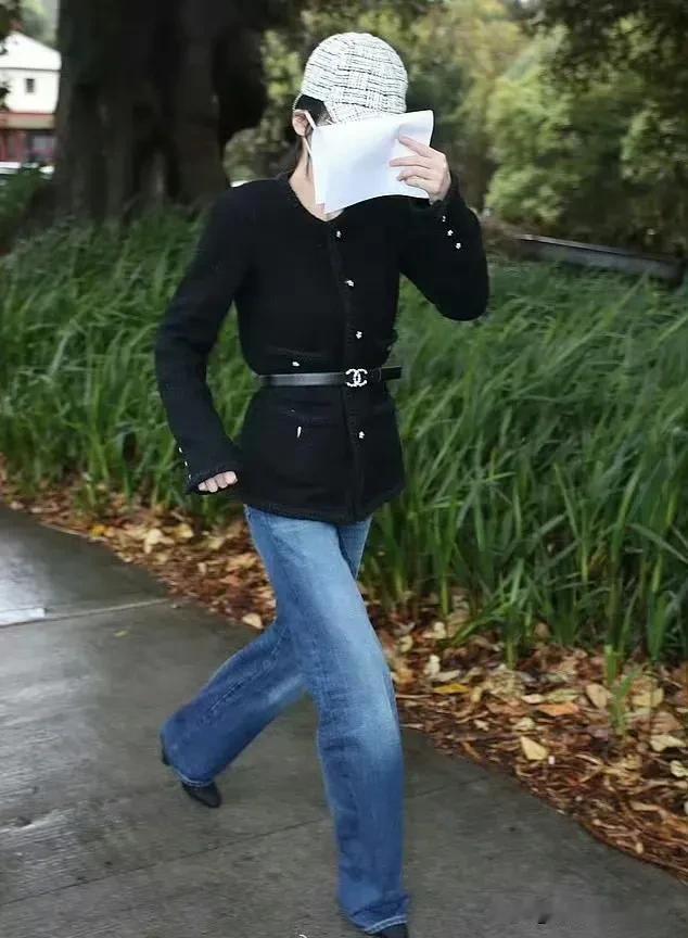 追问！杨兰兰到底是谁？
这么亲切、自然、好记，稍带点忧郁的名字，虽然再过几天大部
