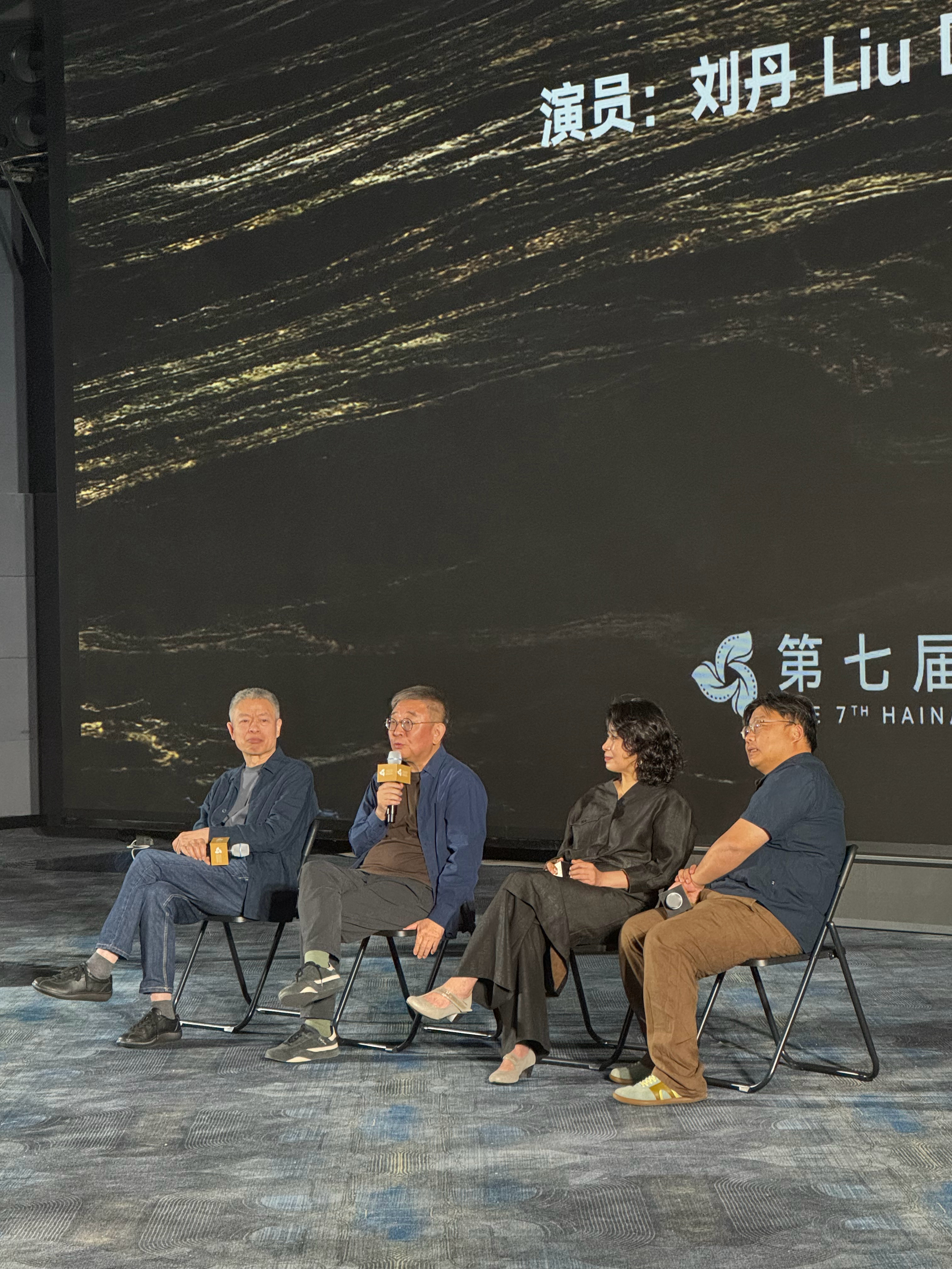 海南岛国际电影节 《罗目的黄昏》映后交流，张律导演的很多作品都跟一个城镇空间有关