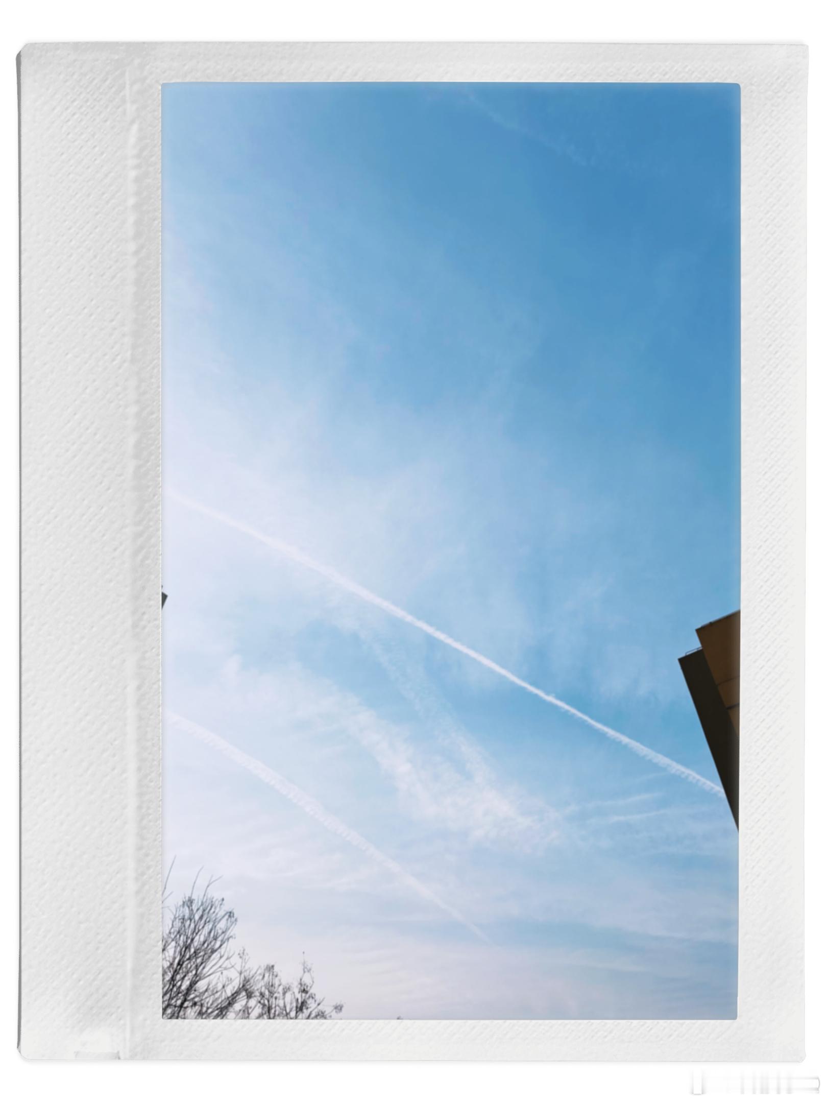 天真蓝也真冷接完孩子赶快充电儿电去 