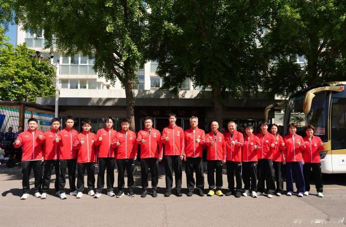 一人一句话安利国乒国乒出征伦敦世乒赛团体赛国乒出征伦敦世乒赛团体赛！全力以赴！勇