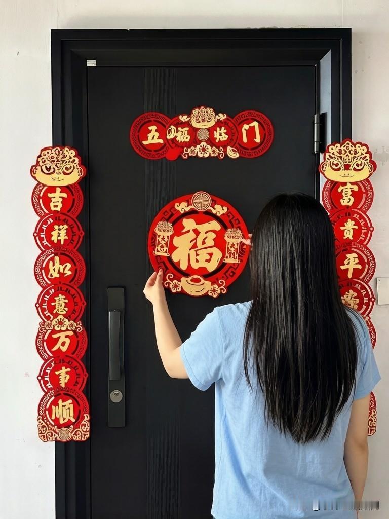 一年一度的贴对联大赛已完满结束……下一站年夜饭准备开始[耶]