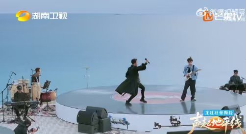 迪玛希带弟弟出道迪玛希弟弟曼苏尔·库达依别列根亮相湖南卫视，新歌《Samgau（