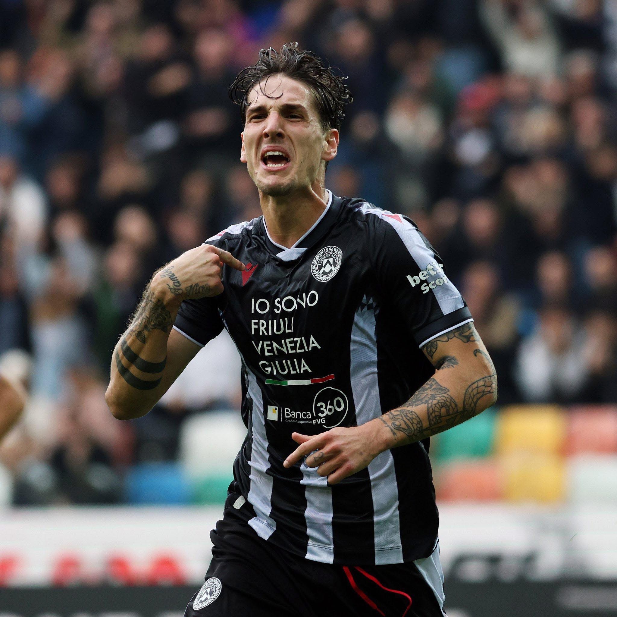 最近有報道指喺上一輪聯賽烏甸尼斯作客費倫天拿，半場休息時辛尼奧路喺更衣室指責守門