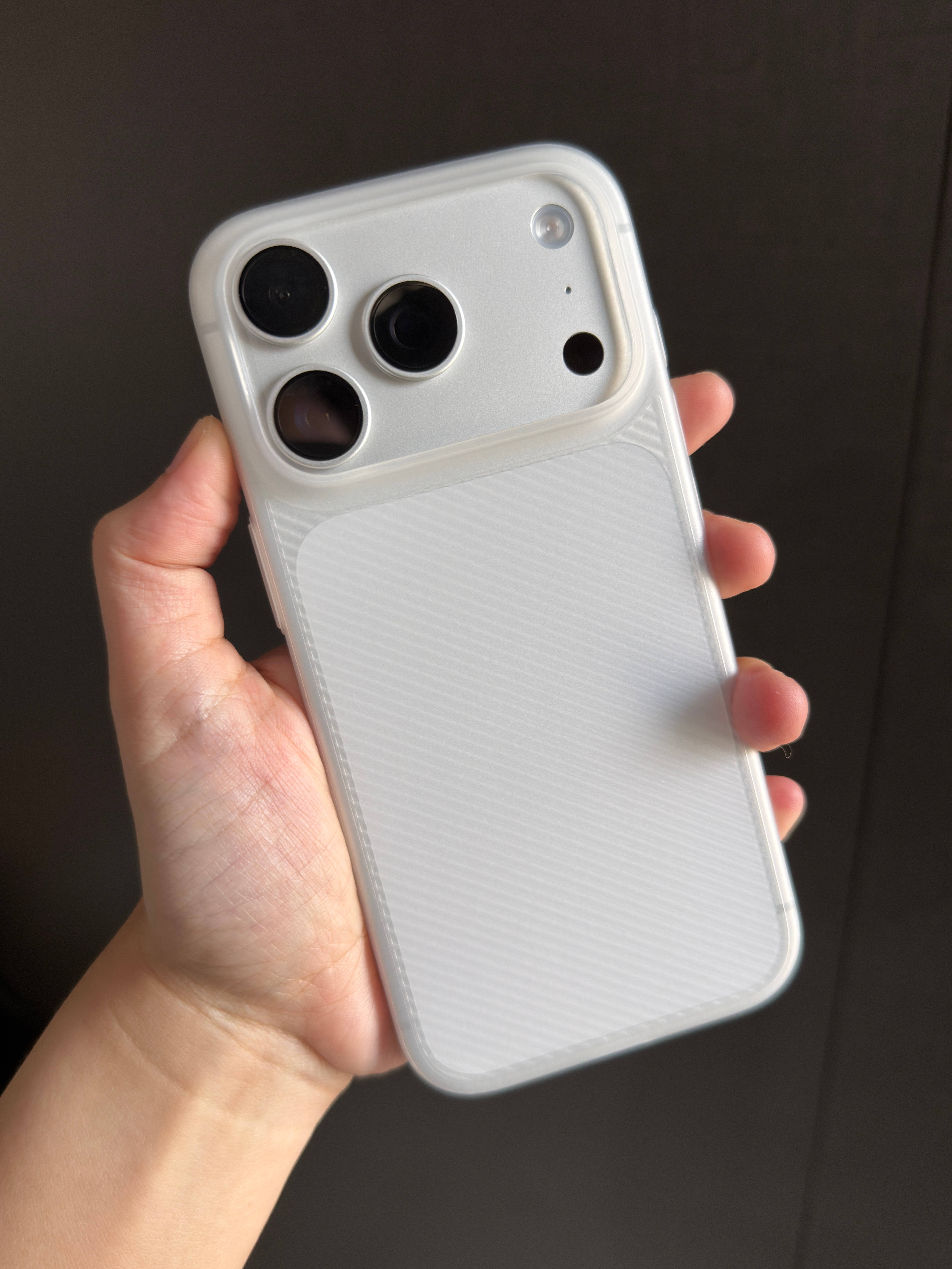 我们 iPhone17系列壳子首个装机晒图来了[努力]我都没这么快[允悲] ​​
