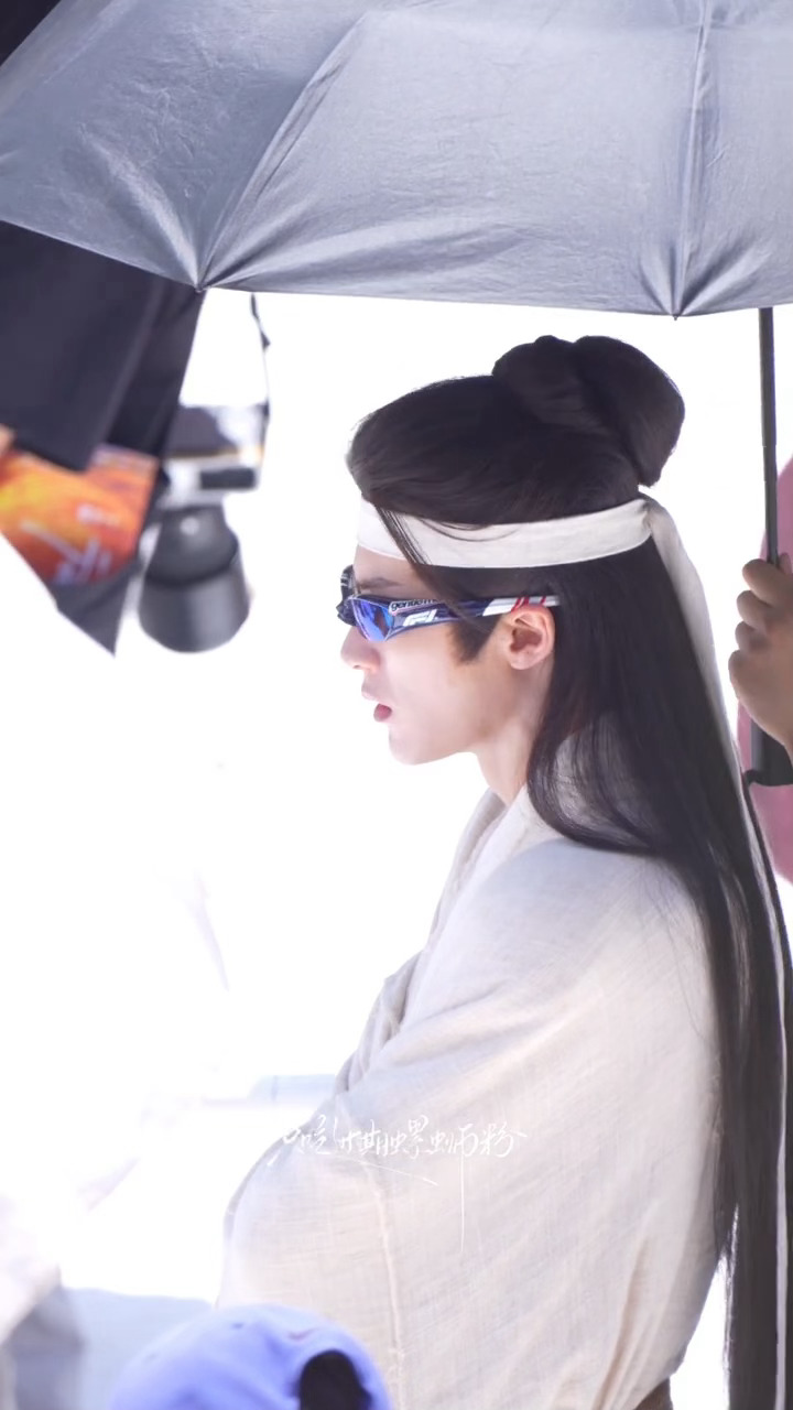 人要俏 一身孝 赛博古装潮男谢却山😎檀健次何不同舟渡孝服造型