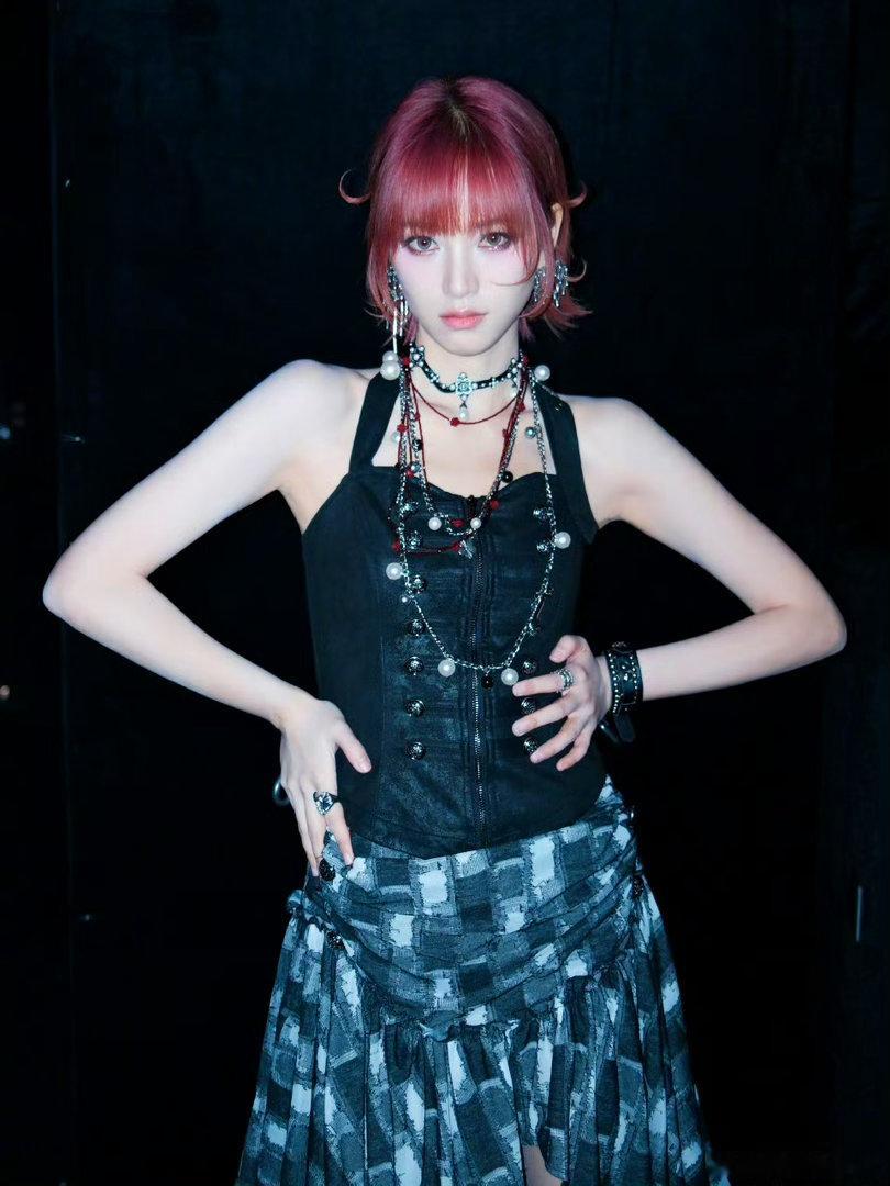 娱乐黄灿灿好辣黄灿灿浪姐二公造型 黄灿灿浪姐二公造型，好辣好美吧！期待篇章 