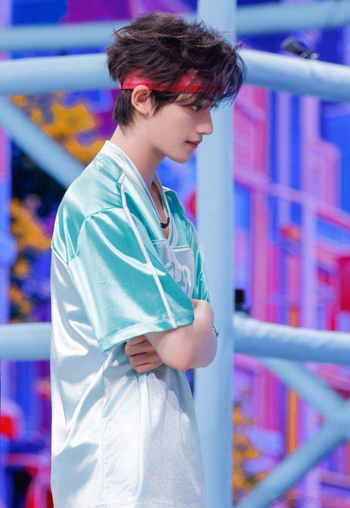 丁程鑫主理人鑫你好星期六 哇哦！丁程鑫当上“321看这边”泼水游戏主理人，现场肯