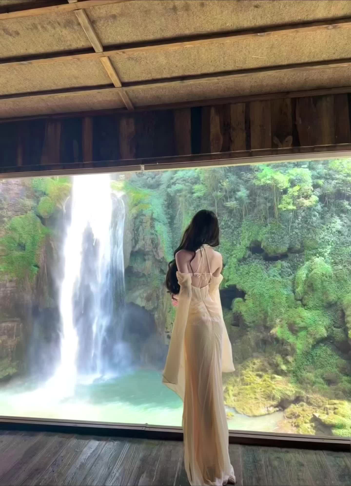 “世事漫随流水 算来一梦浮生”