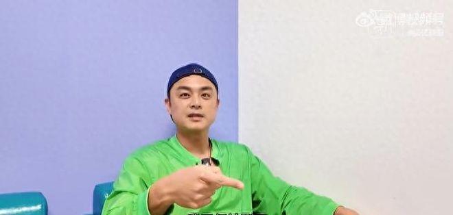明道在主演音乐剧《赵氏孤儿》期间接受媒体采访，谈及与F4成员朱孝天的微信好友关系