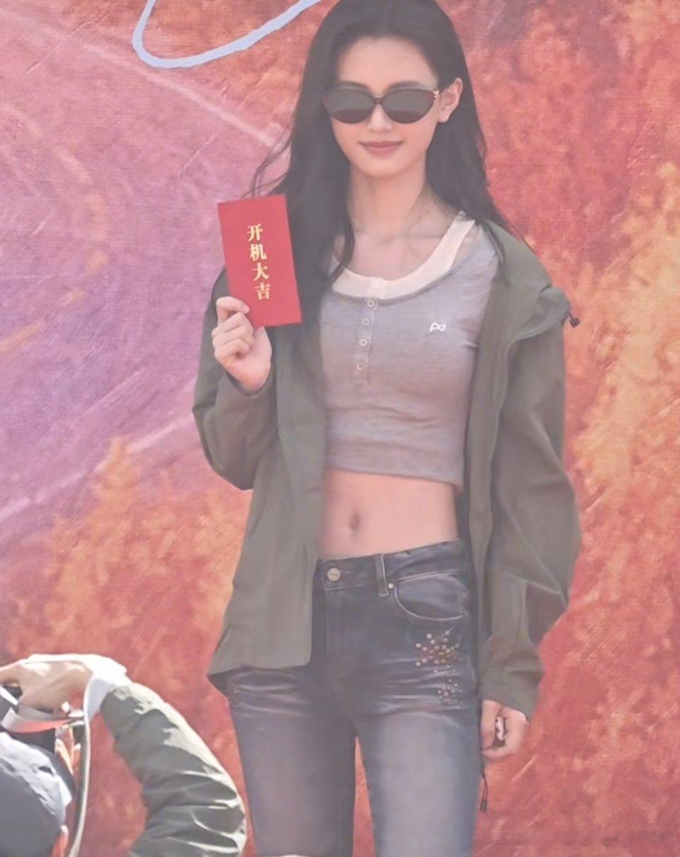 丞磊、沈羽洁新剧开机，哥搭的又是大美女，赏心悦目啊 