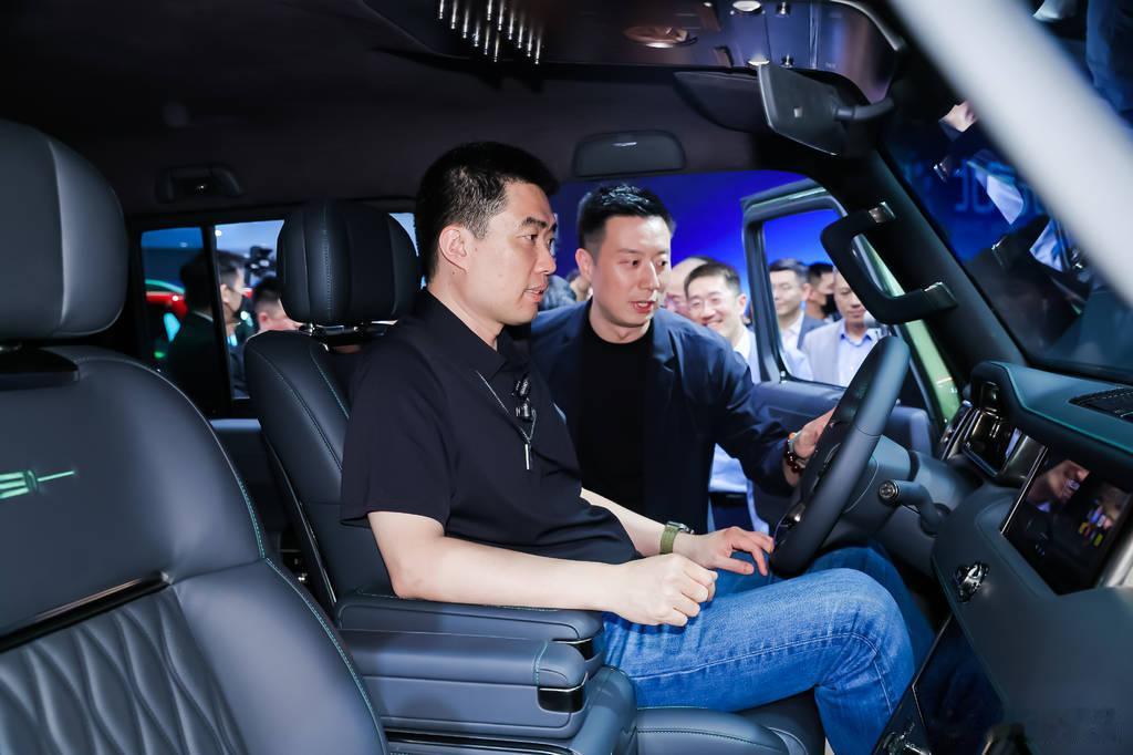 车圈大佬雷军李想都被北京81圈粉20万级方盒新选择北京81 谁懂啊！这种同框太上