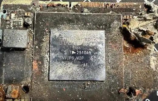 乌克兰情报部门公开了一枚俄军S-71M空射巡航导弹残骸的拆解画面，在弹载控制舱内