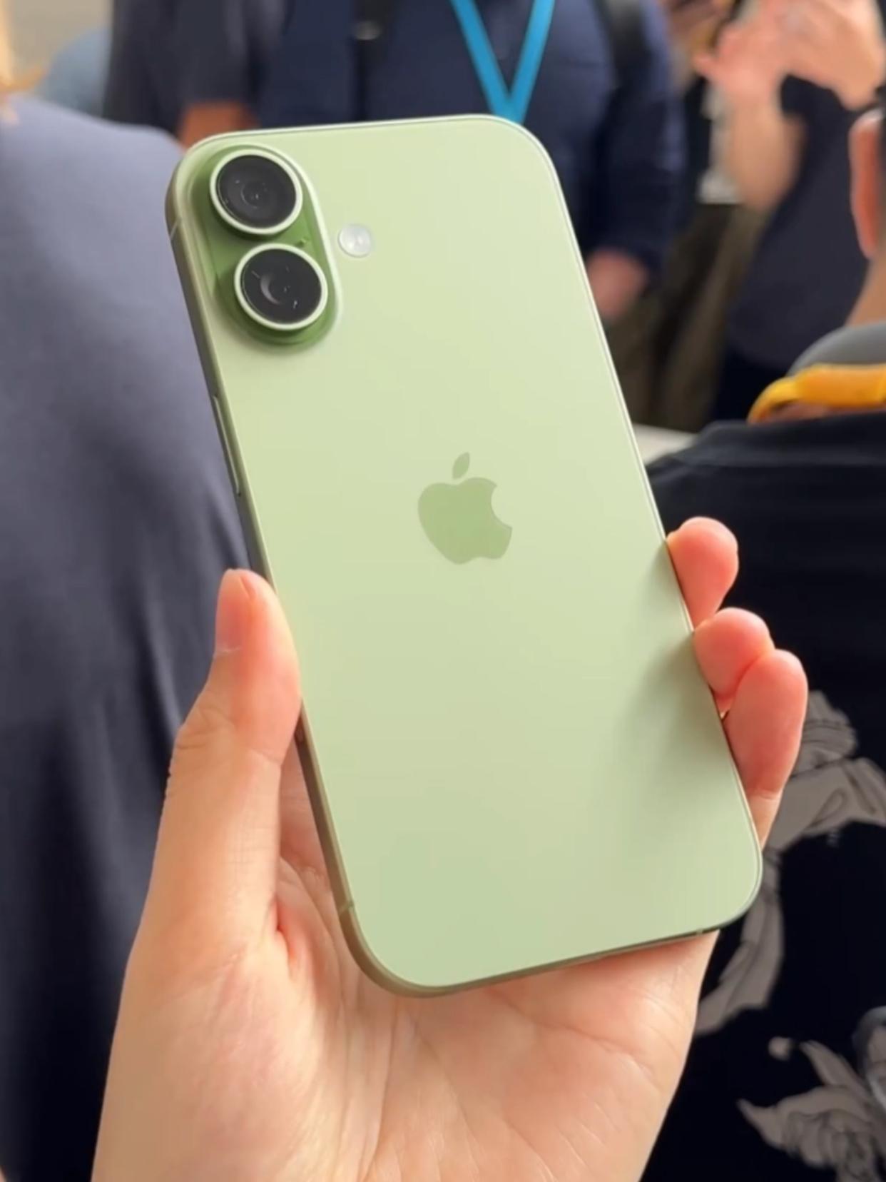 便宜1000的iPhone17，要把安卓小屏豆沙了..

感觉苹果是真急了，iP