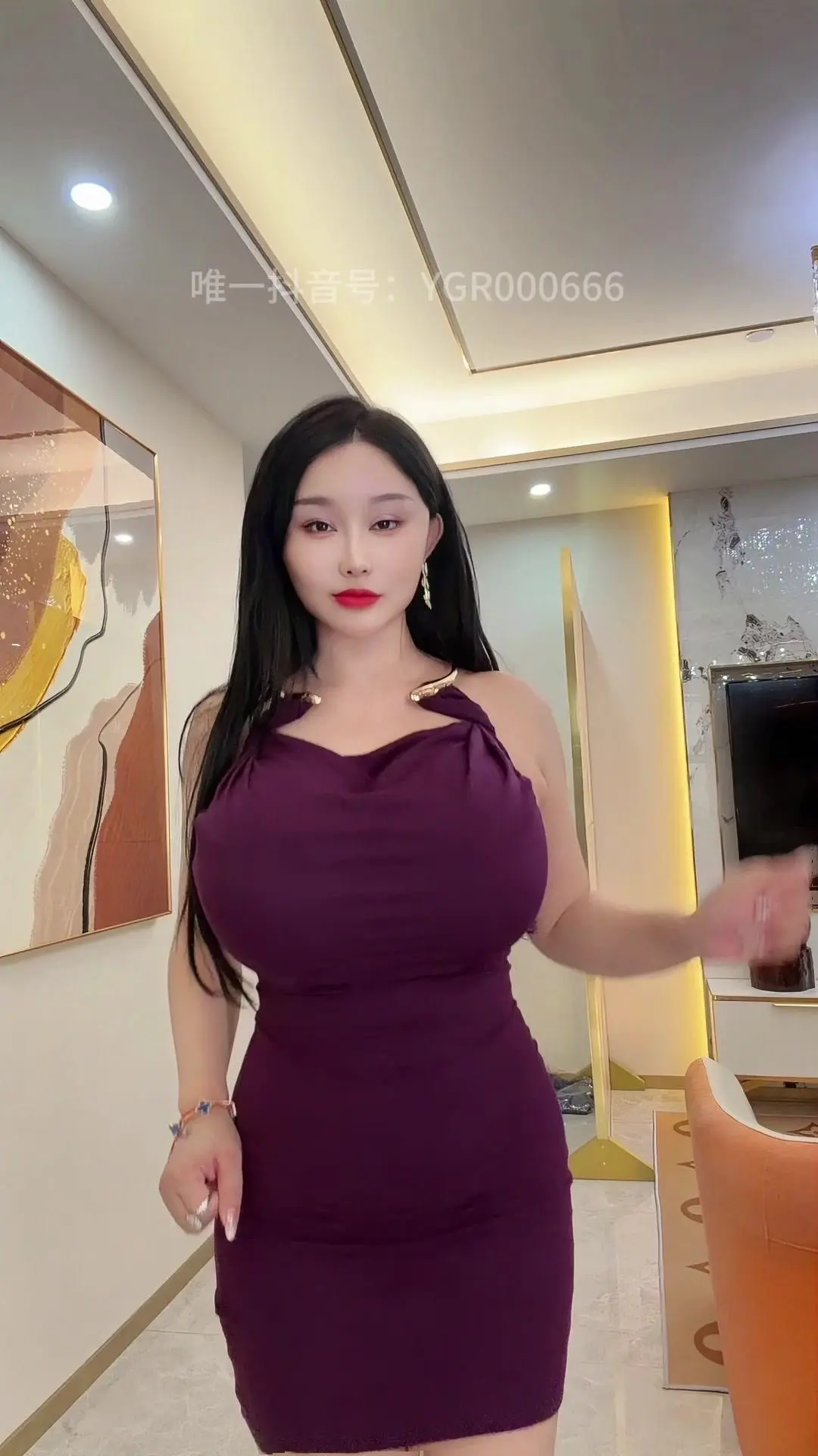 1️⃣梨形身材的我，终于找到本命裙了！这条紫色包身裙简直是量身定制...