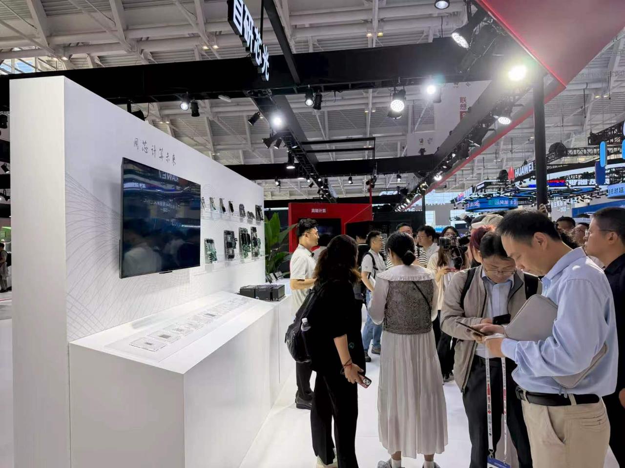 智博会随手记，CIO圈子选算力主要看这俩
这次来智博会，不是来凑热闹的。公司今年