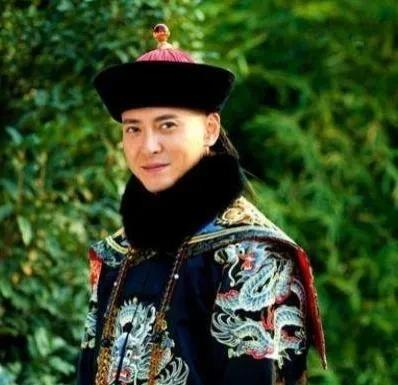1645年，多尔衮在宫中饮宴完毕，同孝庄太后同车并驾游于后海，乘船登上了水心亭，