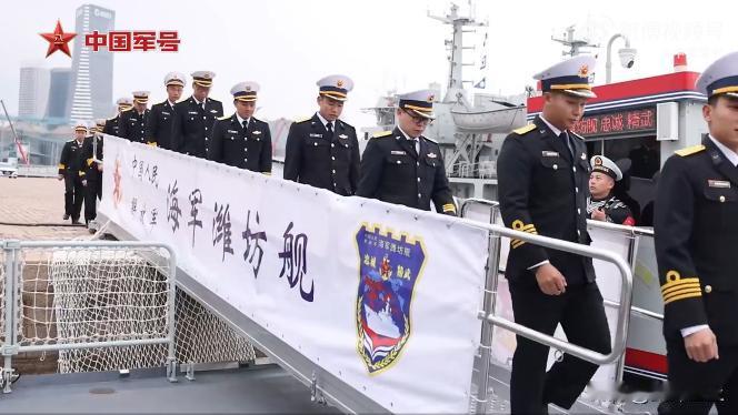 果然经商的军队没有战斗力
越南海军士兵参观054A潍坊舰
一个个弯腰驼背，耷拉个