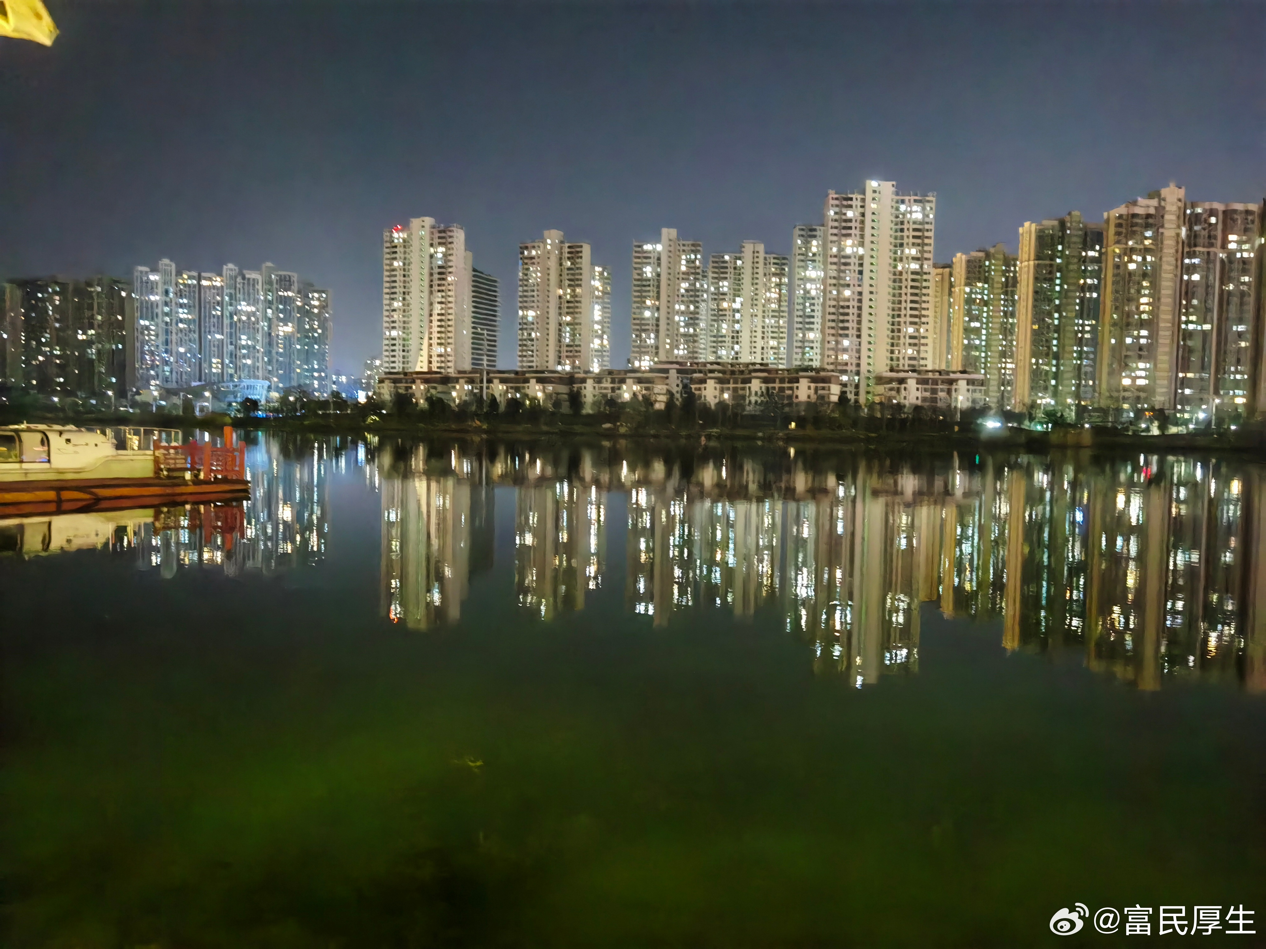 常德河街夜煮茶一壶浅酌听蛙声，围炉煮茶敬流年。清辉漫洒人间事，淡看风雨自安然。清