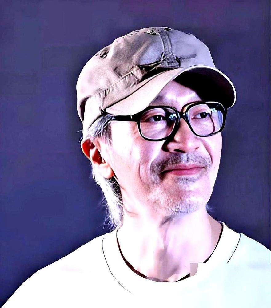 周星驰现在估计还是那句老话。

他怎么也不会想到，

《女足》刚挂导演名就挨骂，