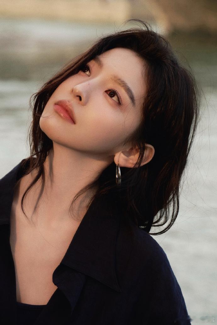 章若楠的妆是自己化的章若楠的妆是沈千盏化的章若楠化妆师沈千盏 好美的章若楠，好美