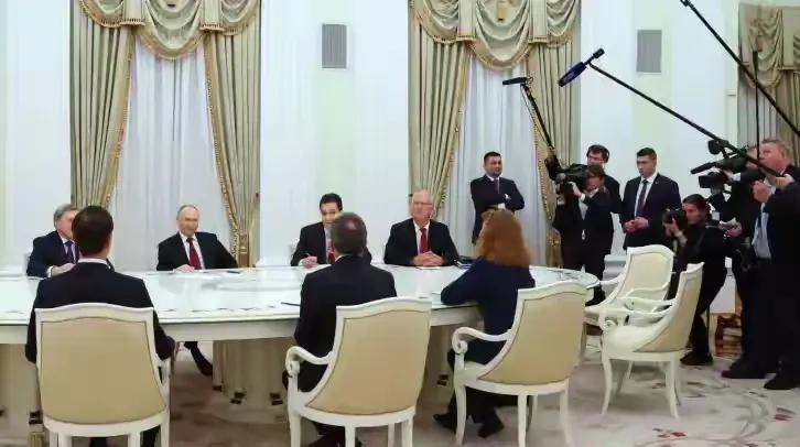 美方谈判代表团还没有离开莫斯科，卢比奥在华盛顿放言，如果谈不拢，只能让俄乌继续打