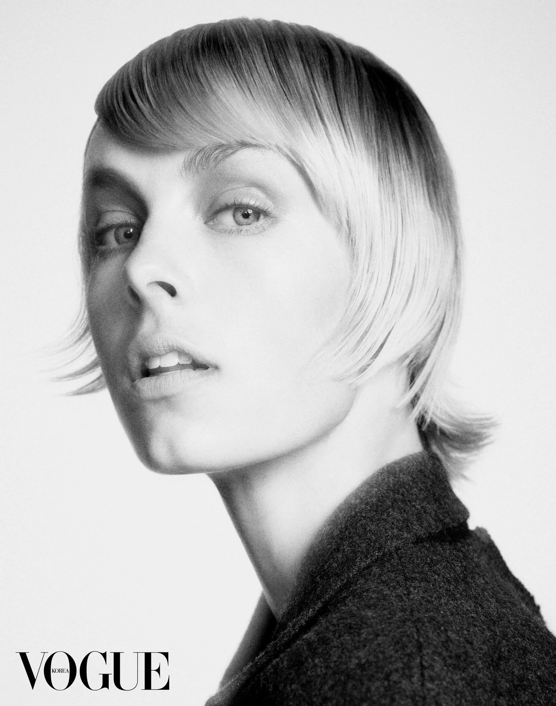 Vogue Korea x Prada x Edie Campbell 📷：S