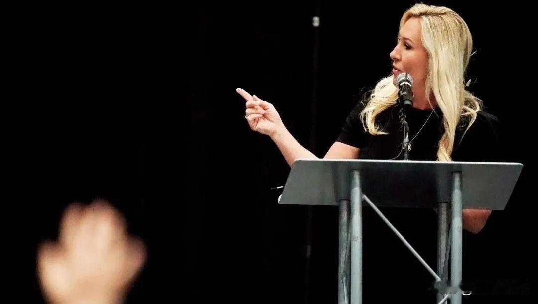 乐于爱泼斯坦，亡于爱泼斯坦，美国政客最后的疯狂。特朗普压不住了以特朗普一手遮天的