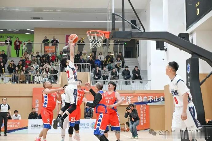 玉BA燃爆全城台州萌娃舞狮加油鼓劲小狮子助威，大能量满格。 台州萌娃舞出传统活力