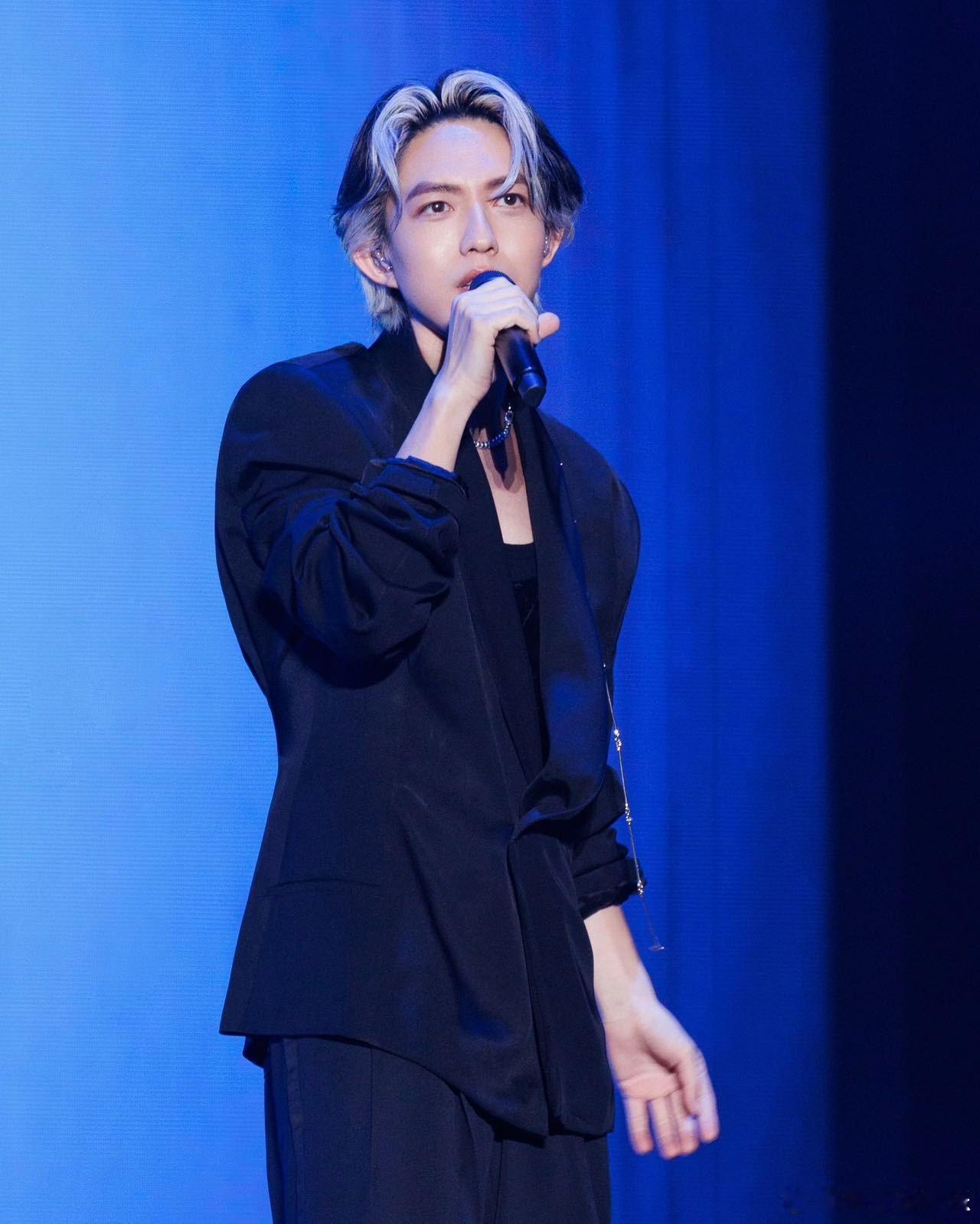 星熠澴川孝感群星演唱会要来了一张门票，解锁双倍快乐🔥爸妈听李克勤陈慧娴怀旧，我
