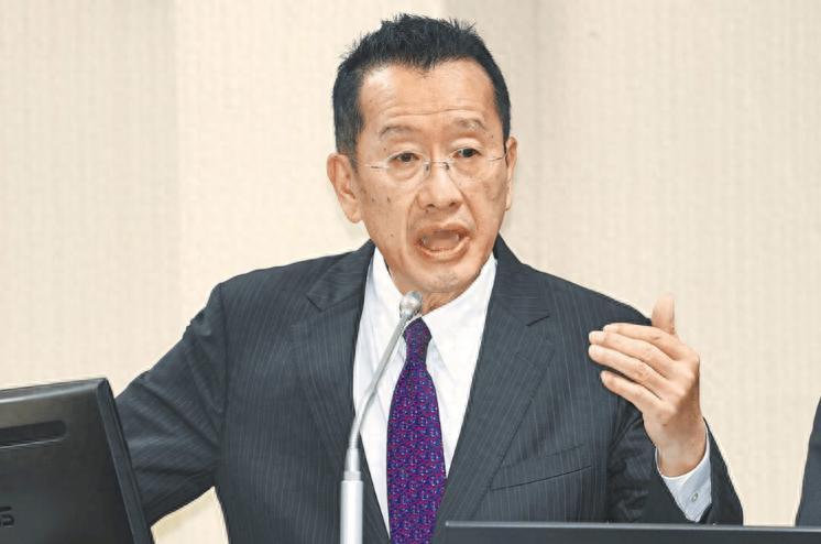 台湾省老百姓的血汗钱，眼看又要被民进党强行打包送给美国了！“台防务部门”头子顾立