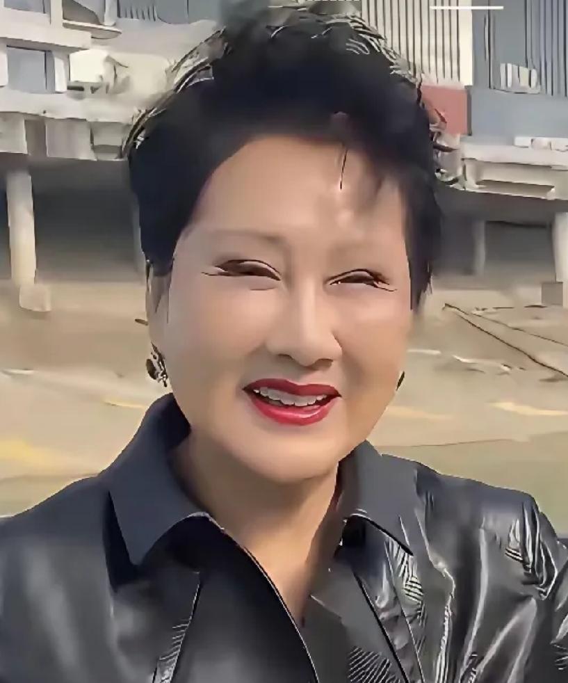 这还是张凯丽吗？
应该不是我个人觉得，大家应该都会有这种感觉吧！是不是越妆看着越