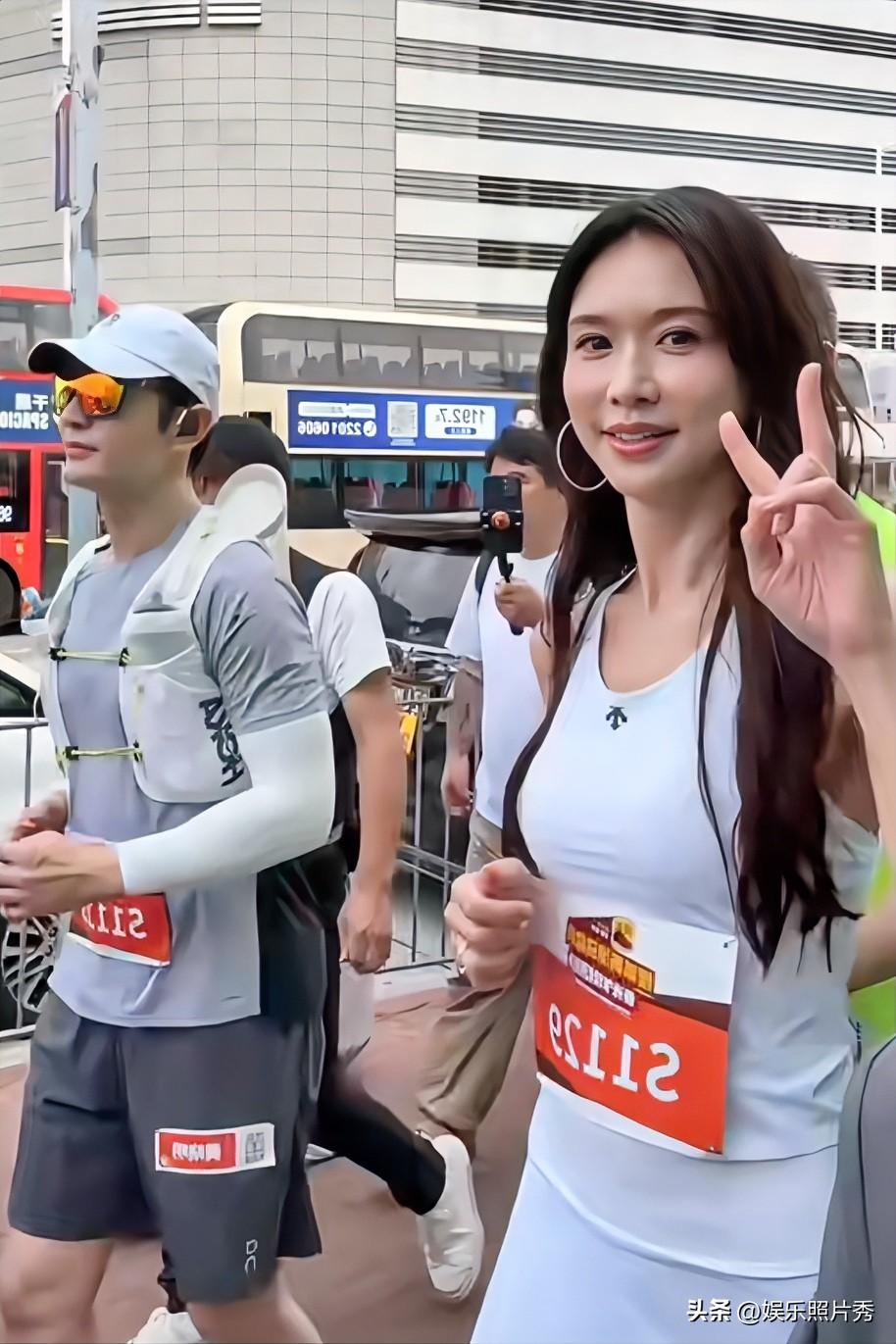 黄晓明和林志玲“手拉手”，不合适吧！你俩是来跑“马拉松”的吗？

黄晓明带着墨镜