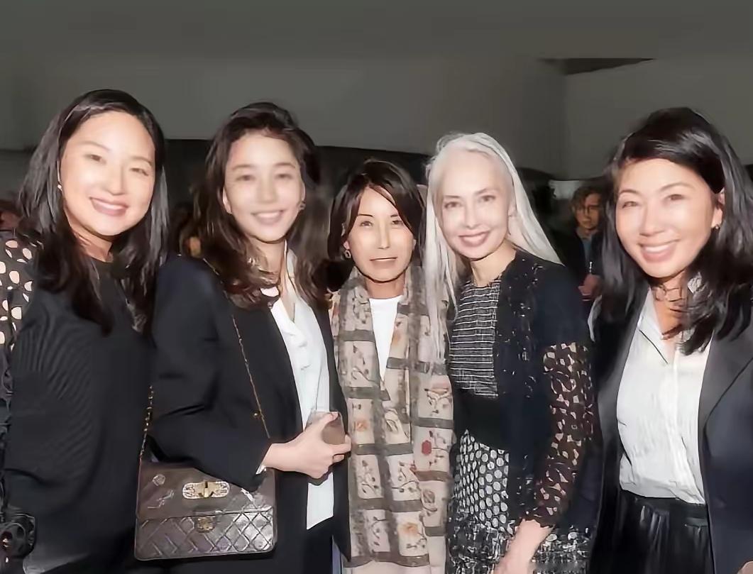 卢素英，才是那个清醒大女主！
输了爱情和婚姻又如何！
她赢了自由，也拥有了财富和