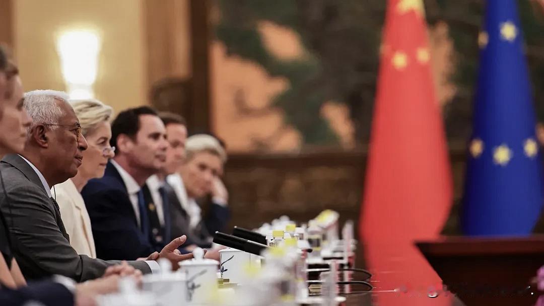 中国不只会后发制人！
欧盟专员访华前5天，北京先出手了。
国庆第三天，商务部突然