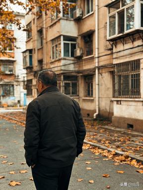 发现没有，现在的同学群，同事群，战友群，朋友群，亲戚群，家族群，甚至兄弟姐妹群，