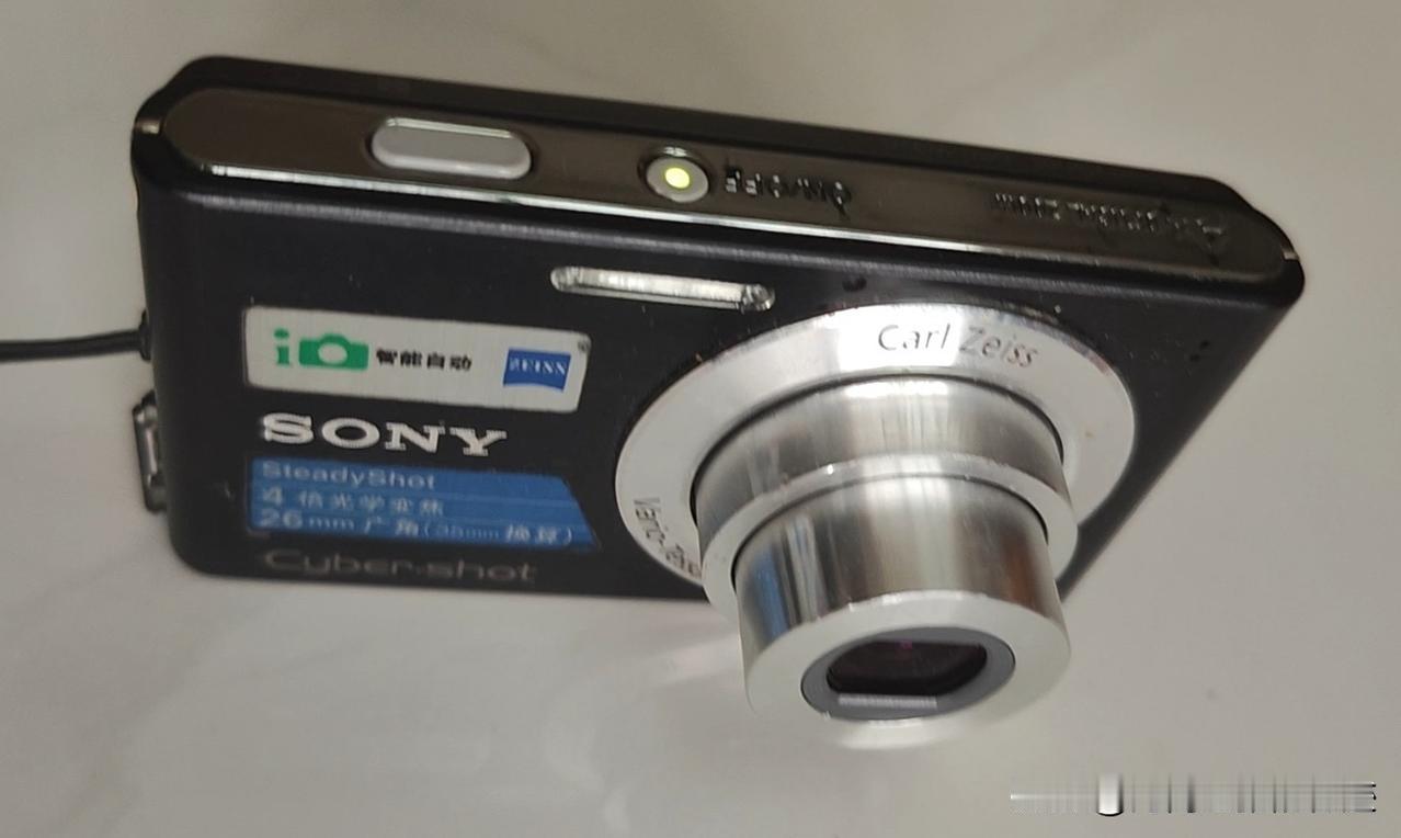 最近旧相机市场确实挺火的。我十几年前的一部索尼全自动（傻瓜）相机，挂到某二手平台