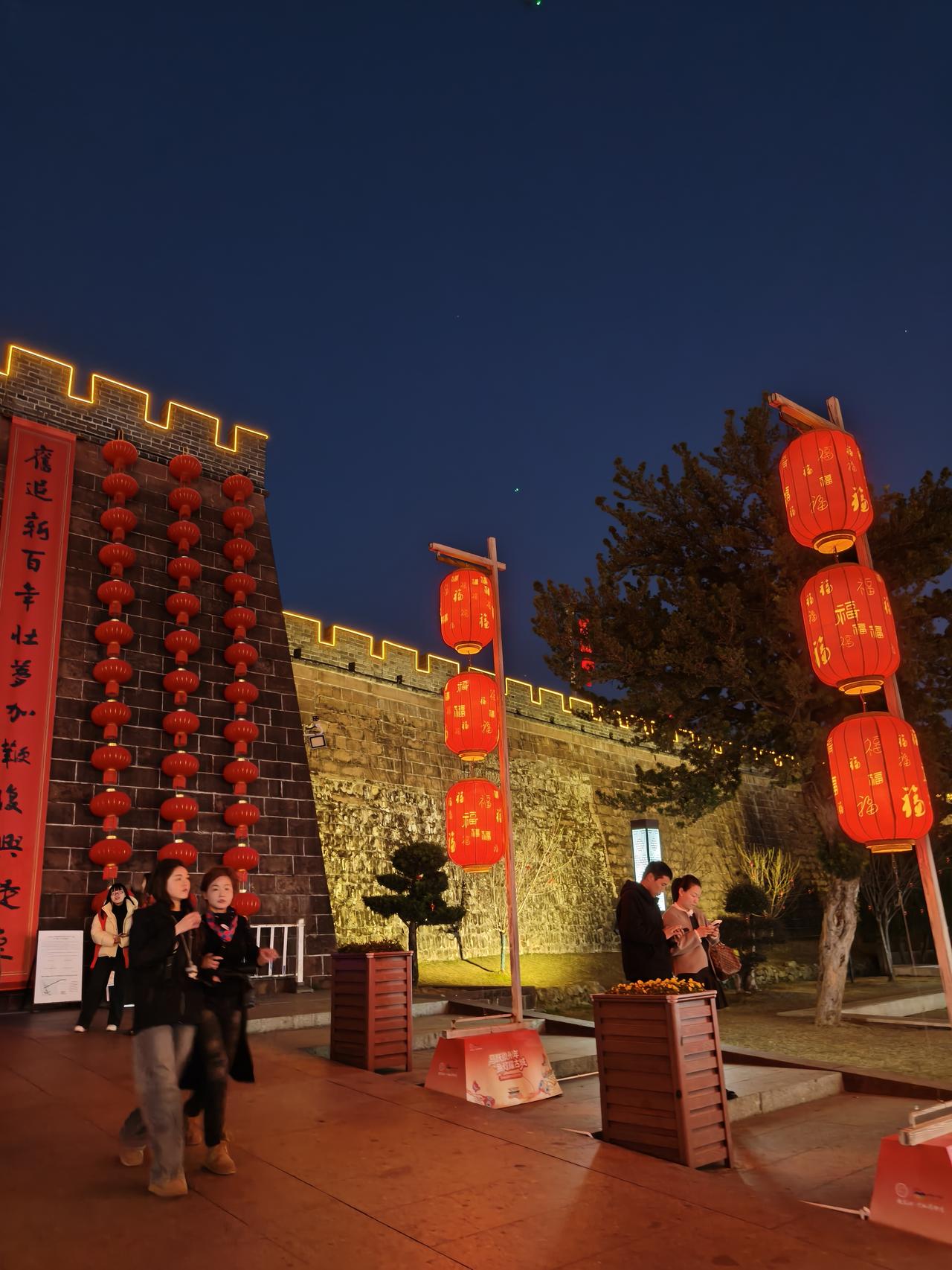 大年初六 六六大顺
徽州古城 鱼灯巡游
寓意年年有余～🐟🐟🐟🐟🐟🐟