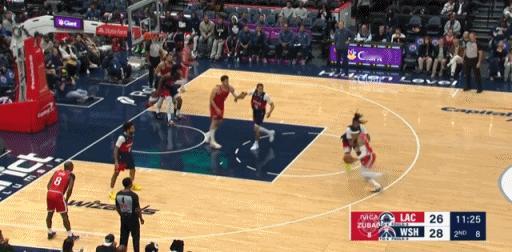 自投自补被犯规~！奇才挑战了~！ 