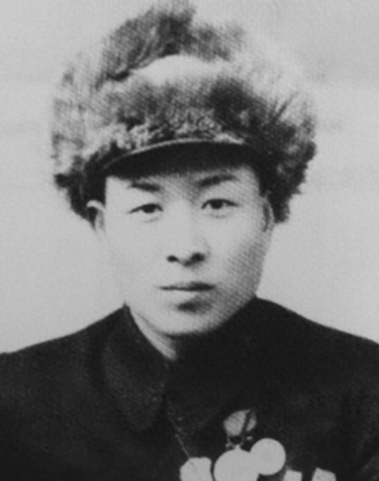 1941年山东，19岁小兵撞上8个鬼子，他默默装上刺刀，8个全撂倒？
 
194