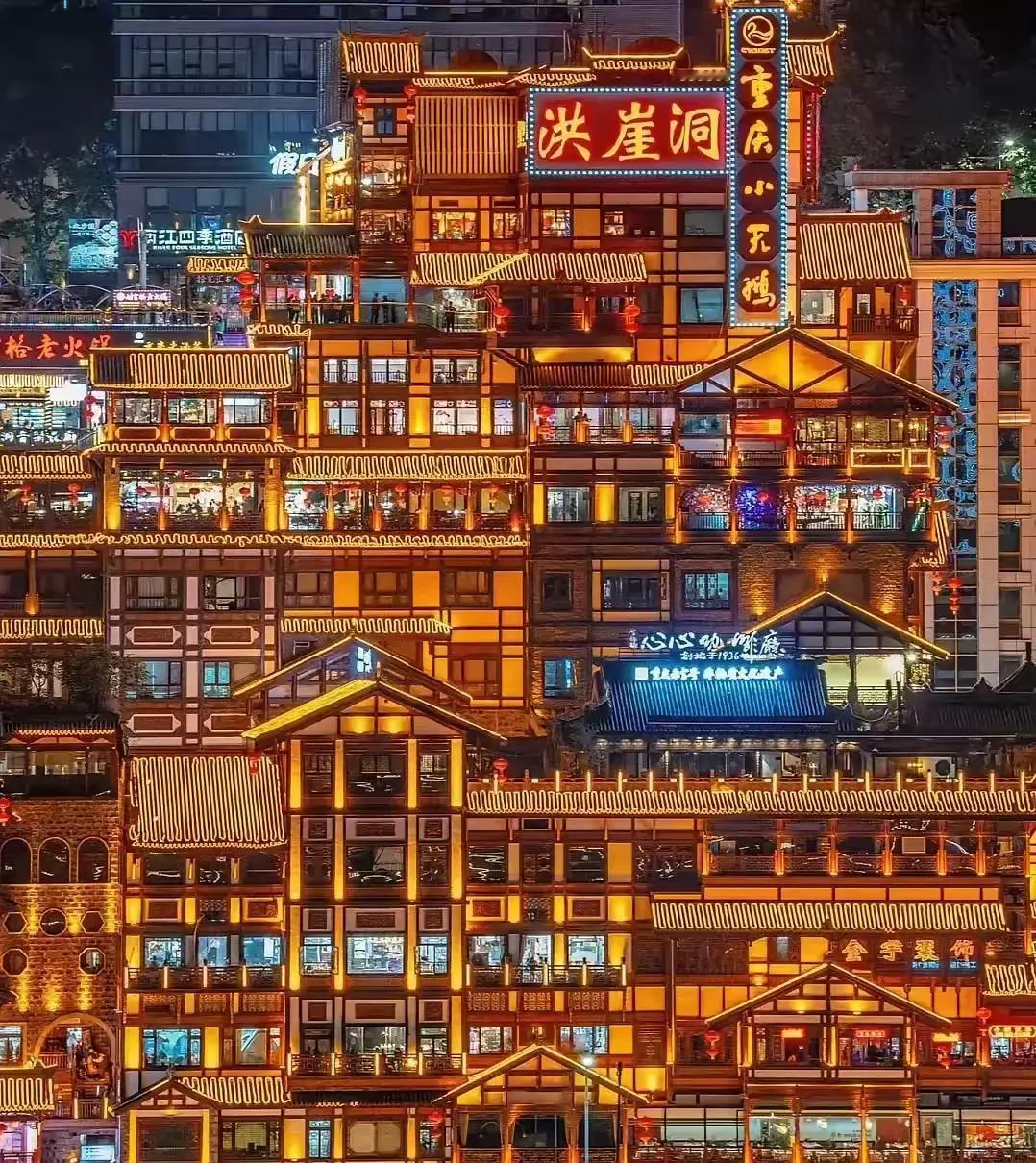 重庆最大的15个工厂:
一、第一：长安汽车，重庆
二、第二：重庆钢铁股份有限公司