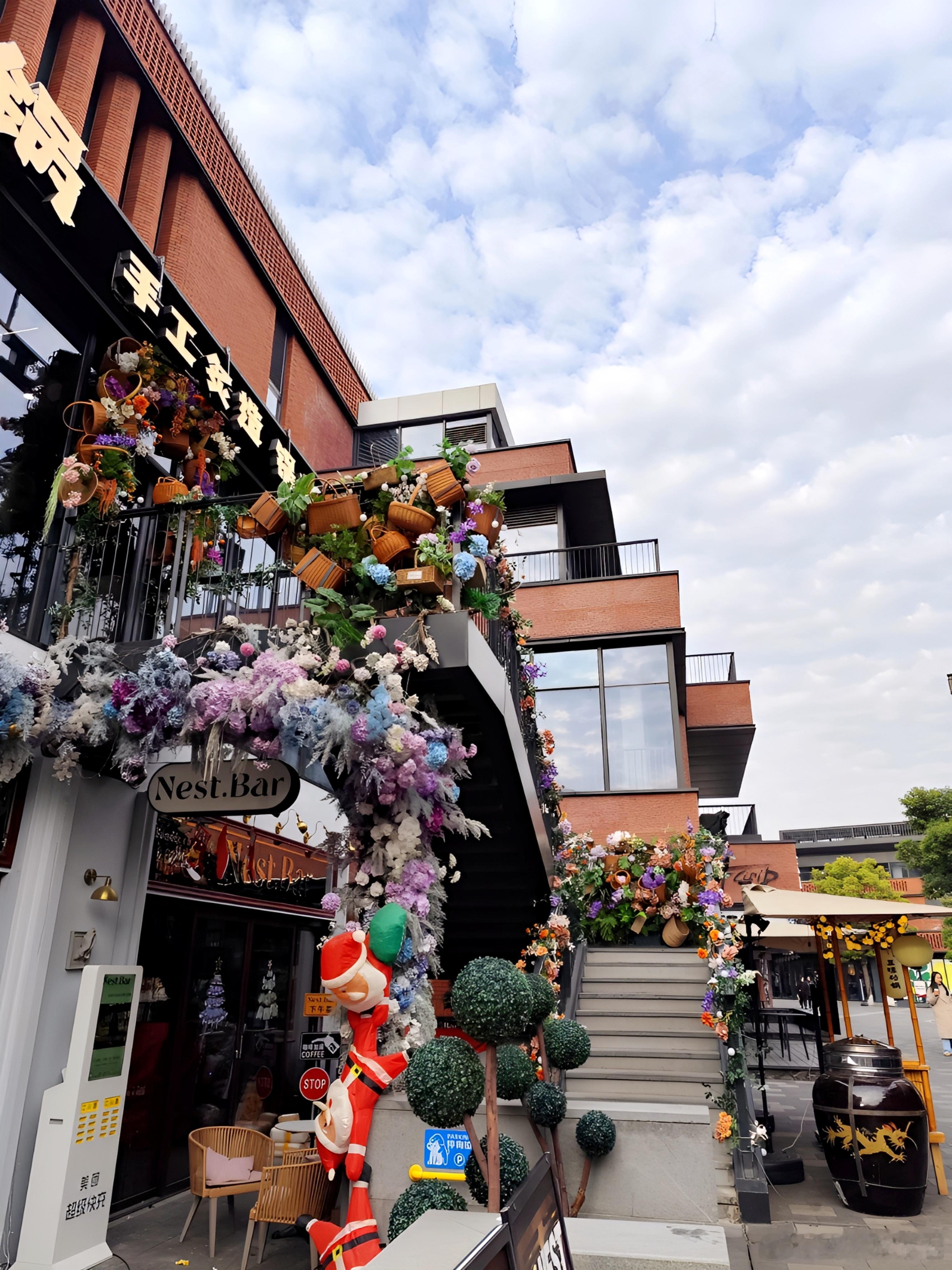 武汉旅游攻略武汉圣诞 City Walk！这条线复古浪漫直接拉满～不用去北欧，武