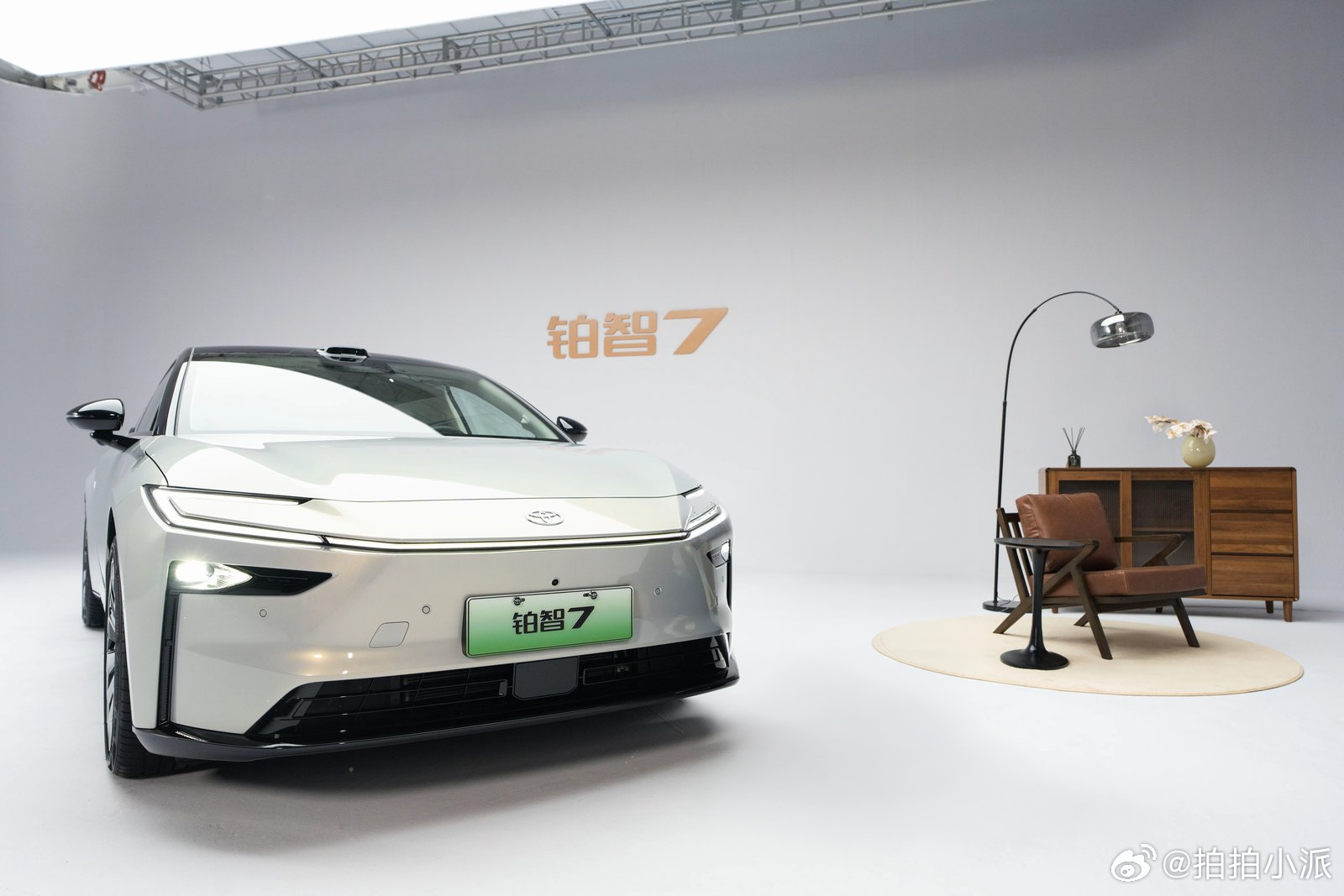 丰田今年的铂智7说实话还是蛮惊艳我的。作为丰田智电转型的重磅车型，铂智7可以说是