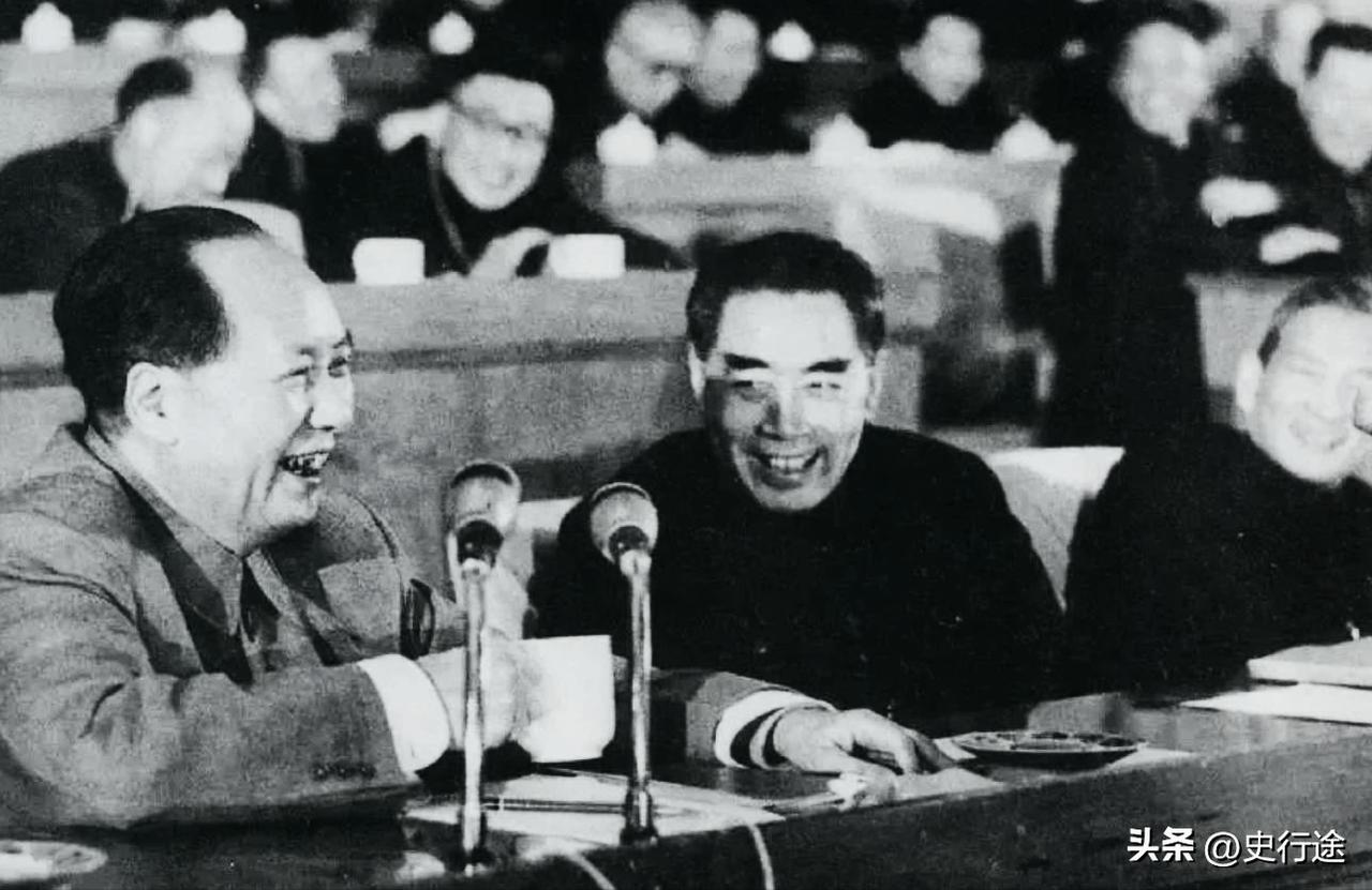 陈云曾说：“中共最大成就，就是培养出领袖毛主席。”毛主席是我党我军我国三者的创始