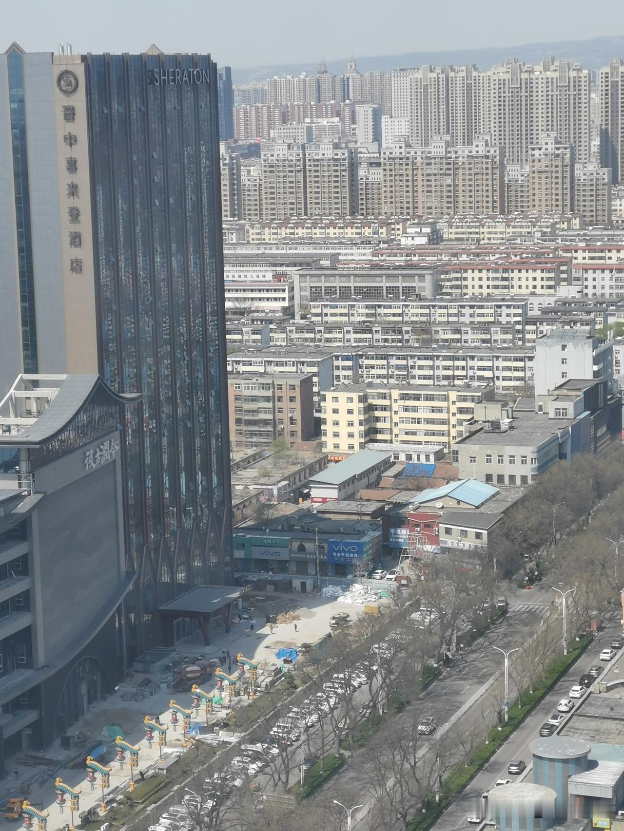 534套现房销售过半，7000一平的均价完全可以与北部新城一拼高下，现如今大型商