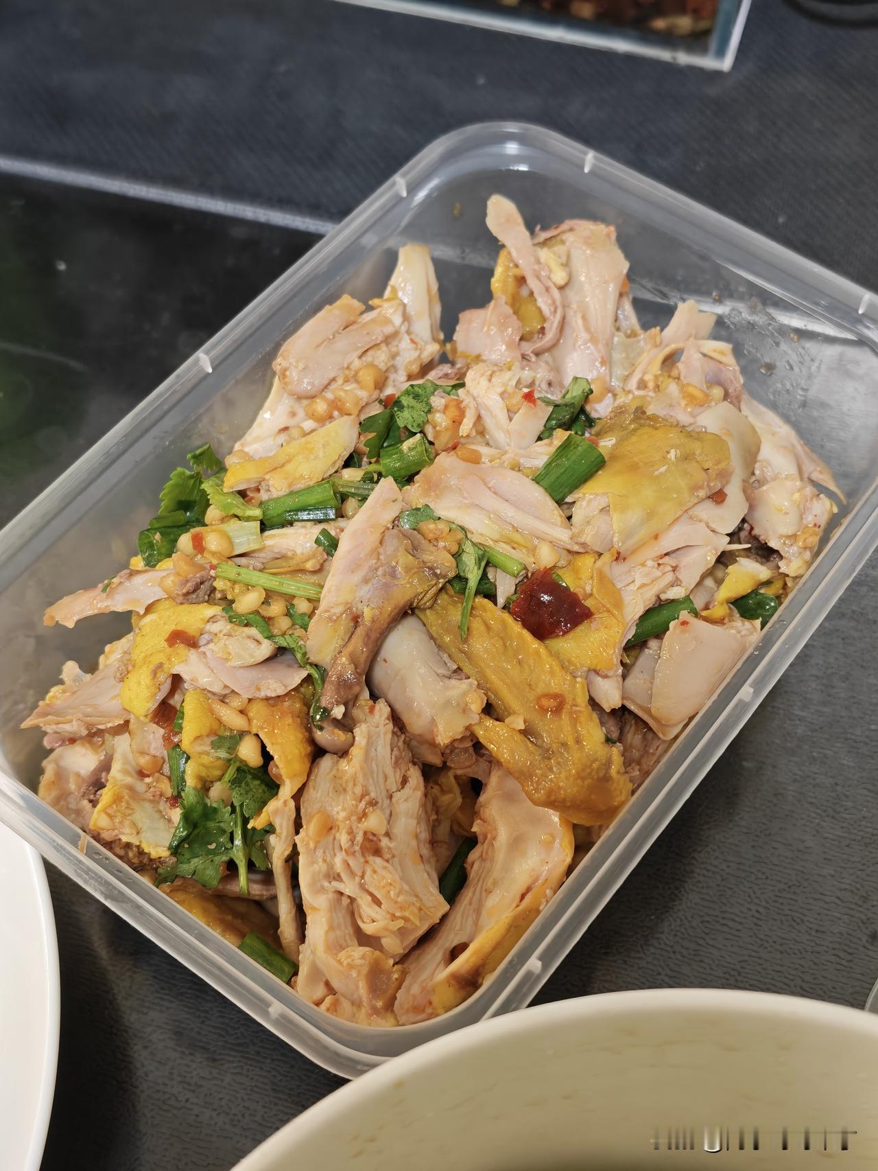 一定要大鱼大肉吗？像我一样吃点小炒不行吗？

买了份手撕鸡、再炒个红菜苔、凉拌个