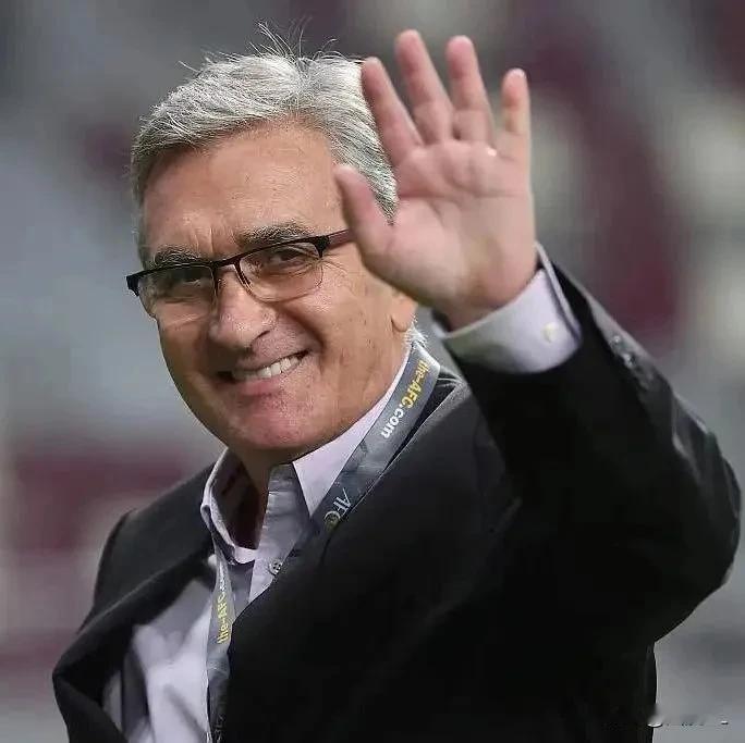 战新加坡国足主力门将锁定王大雷！随着世预赛的临近，颜、王究竟谁更适合国足1号门的