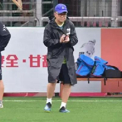 董路这回真把天捅破了！一纸9000欧元签字费摆在桌上，大多数人会签，董路没动。2